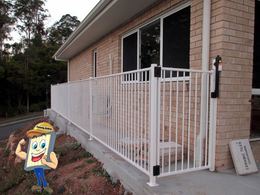 Aluminium flat top pool fencing