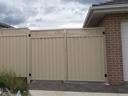 Colorbond Gate with Louvre Top