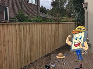 Lap & cap timber fencing