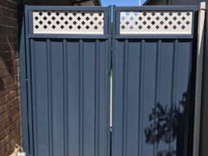 Front Gate with Lattice Top